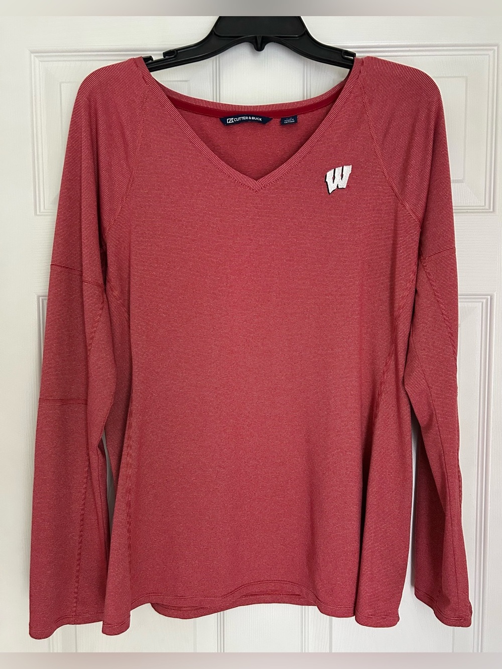 Cutter & Buck Red V-Neck Long Sleeve Women's Top Wisconsin WI Badgers Logo L